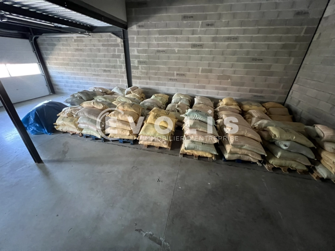 Photo 7 – location Entrepôts / activités	MIONS (69780)