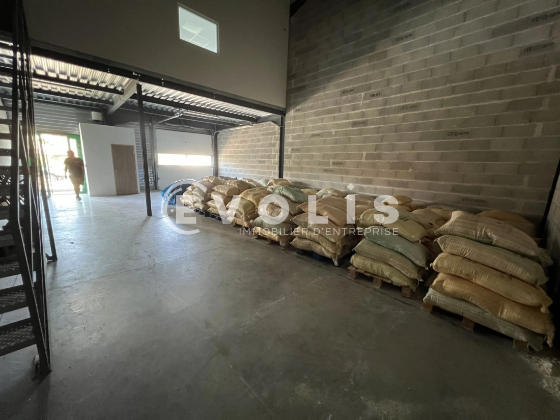 Photo 8 – location Entrepôts / activités	MIONS (69780)