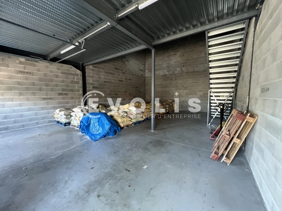 Photo 10 – location Entrepôts / activités	MIONS (69780)