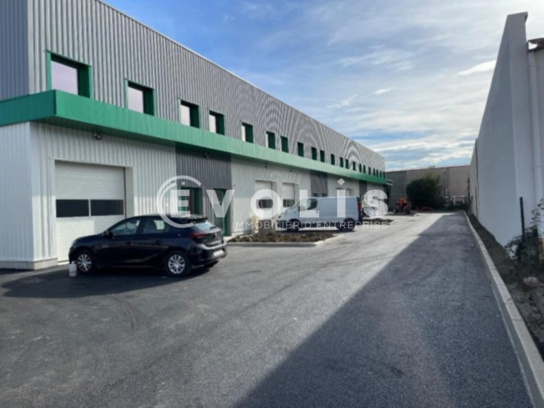 Photo 1 – location Entrepôts / activités	MIONS (69780)