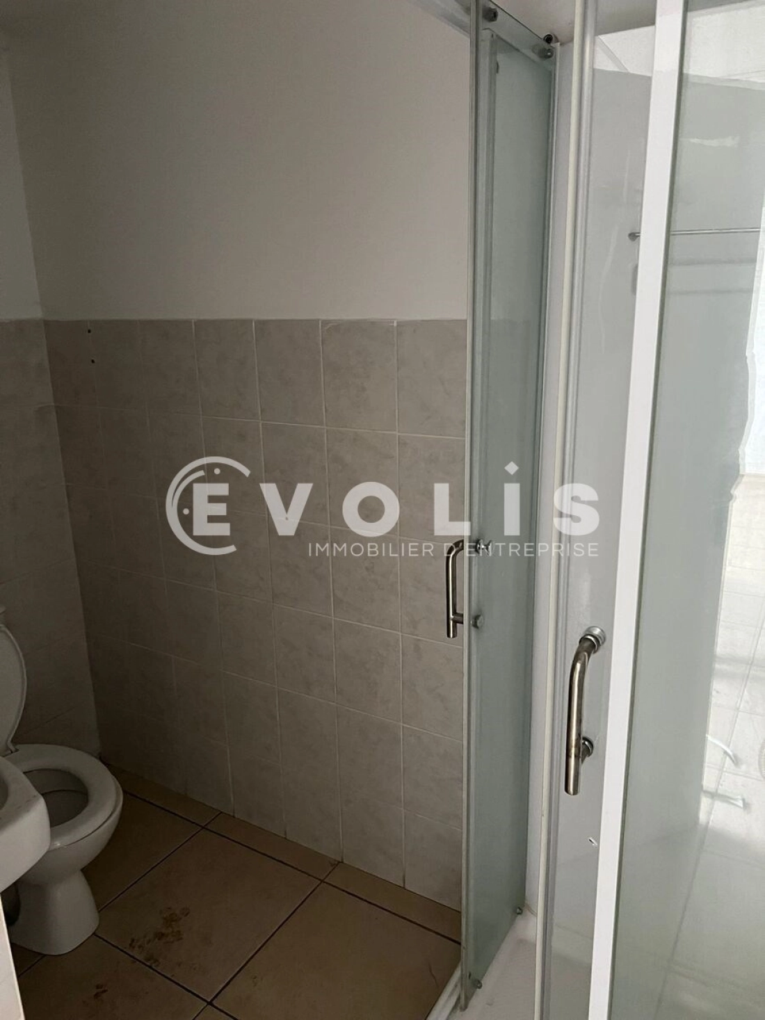 Photo 2 – location Entrepôts / activités	MEYZIEU (69330)