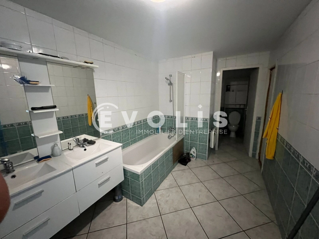 Photo 4 – location Entrepôts / activités	MEYZIEU (69330)