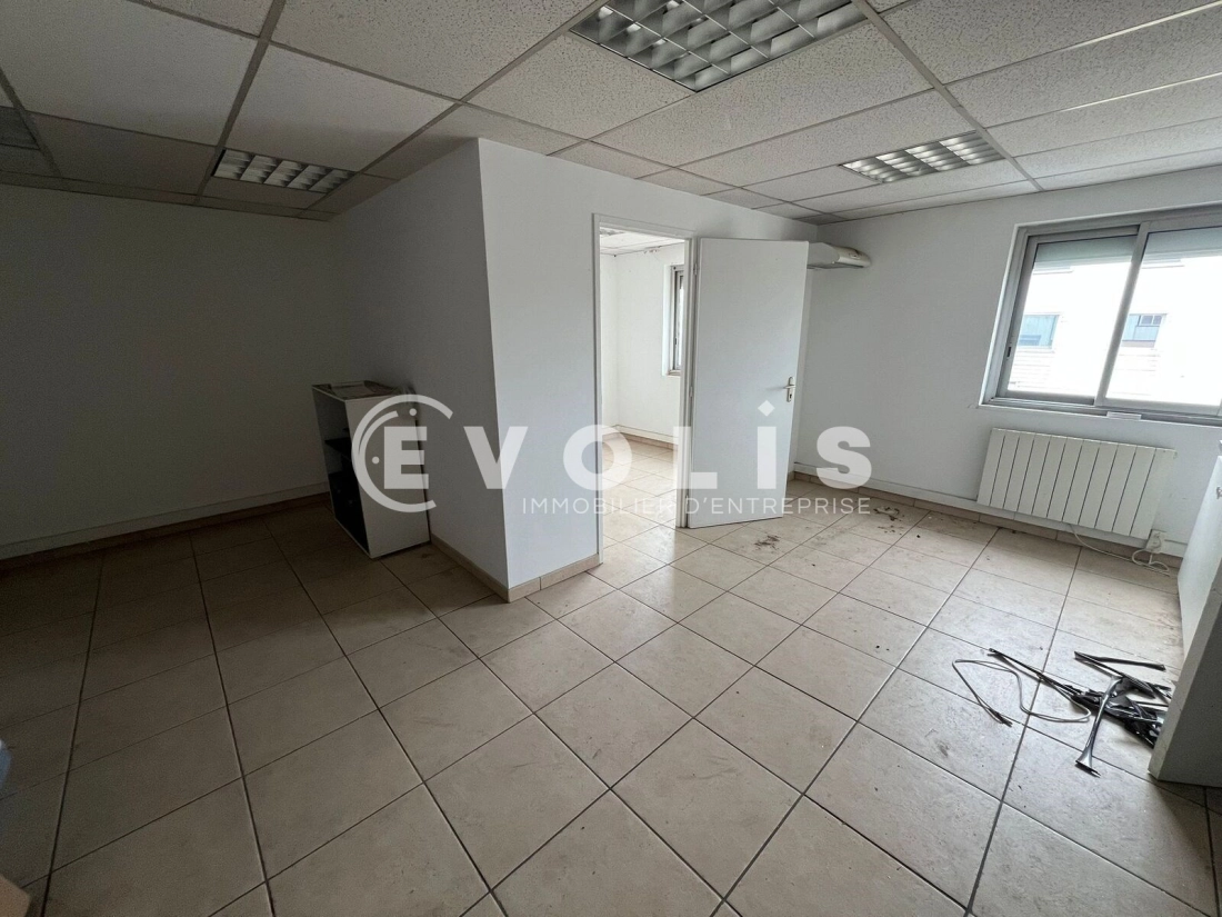 Photo 5 – location Entrepôts / activités	MEYZIEU (69330)