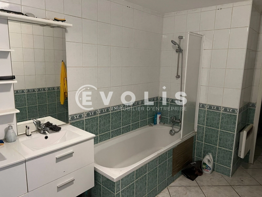 Photo 7 – location Entrepôts / activités	MEYZIEU (69330)