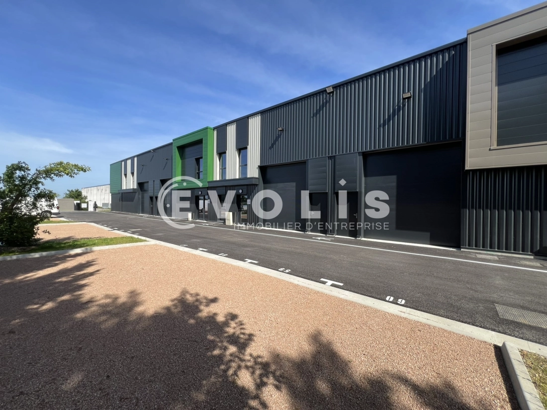 Photo 2 – location Entrepôts / activités	VILLETTE D'ANTHON (38280)