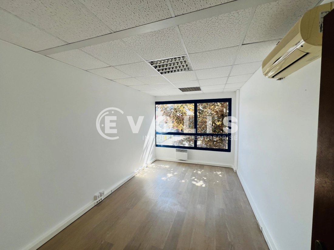 Photo 5 – location Entrepôts / activités	MOISSY CRAMAYEL (77550)