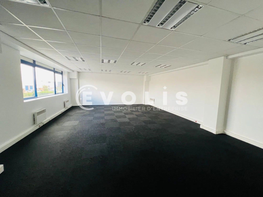 Photo 3 – location Entrepôts / activités	MOISSY CRAMAYEL (77550)