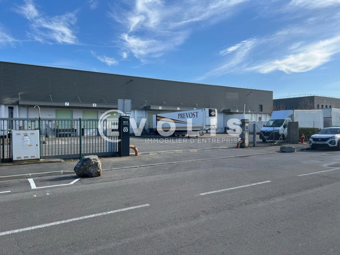 Photo 2 – location Entrepôts / activités	VENISSIEUX (69200)