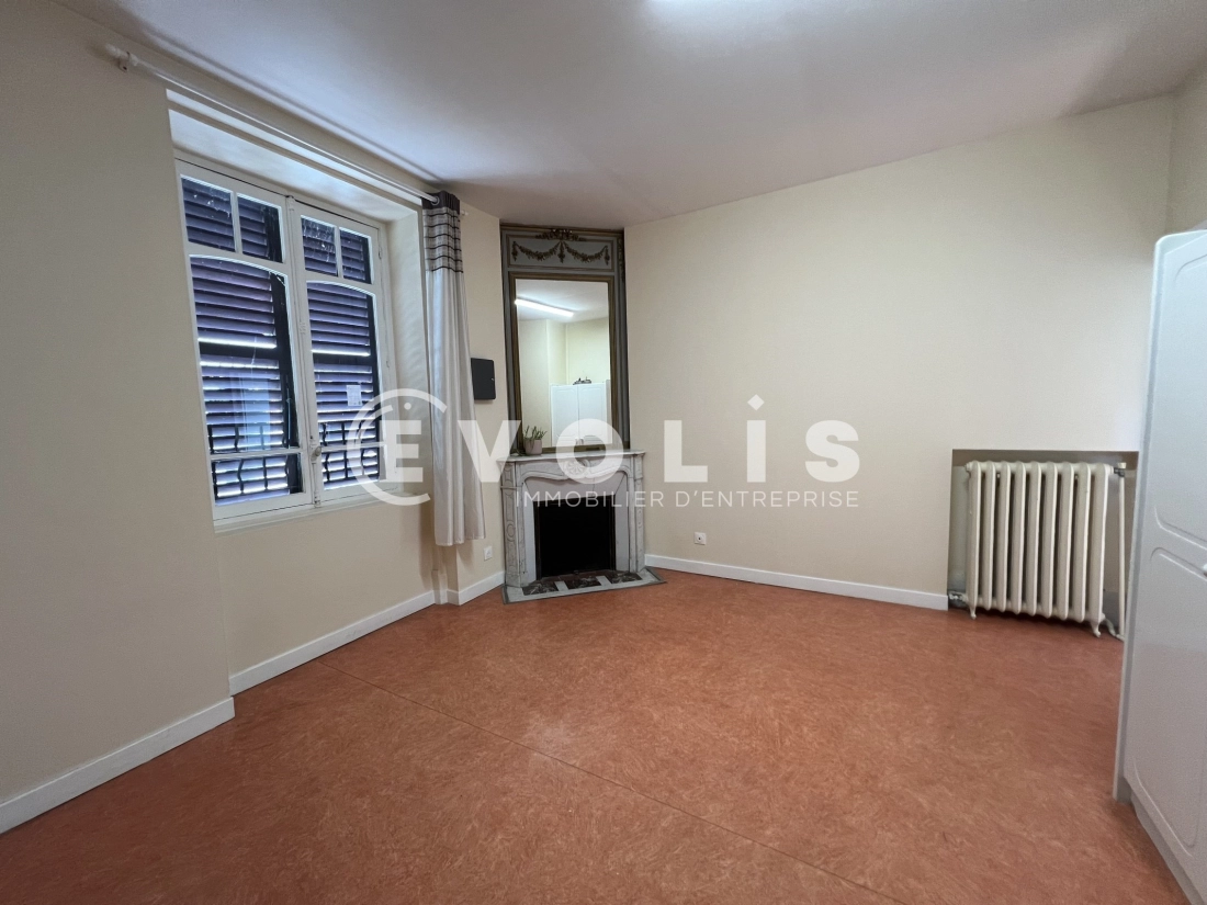 Photo 1 – location bureaux	MANDRES LES ROSES (94520)