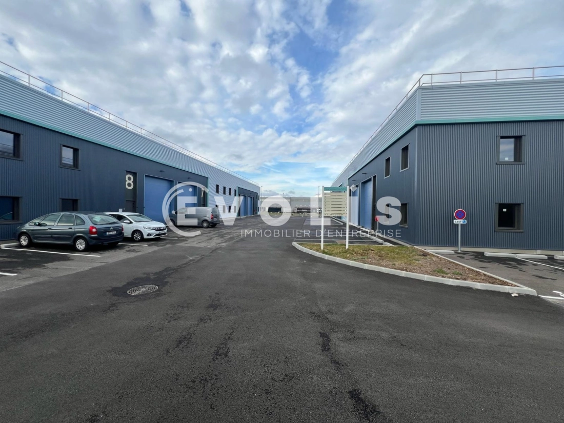 Photo 2 – vente Entrepôts / activités	SAINT VULBAS (01150)