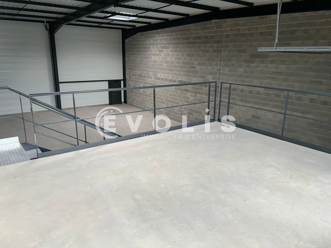 Photo 8 – vente Entrepôts / activités	SAINT VULBAS (01150)