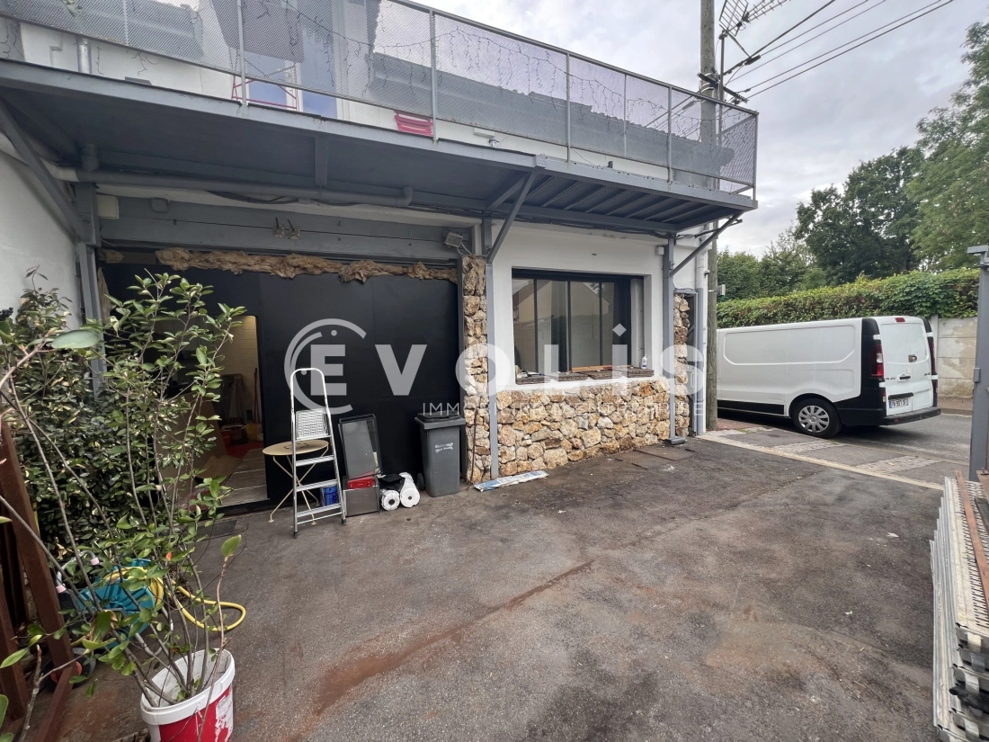 Photo 1 – location Entrepôts / activités	NOISY LE GRAND (93160)