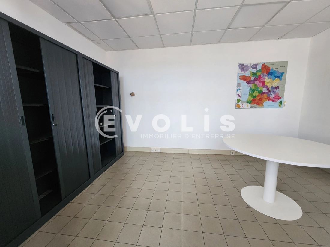 Photo 12 – location Entrepôts / activités	VAULX EN VELIN (69120)