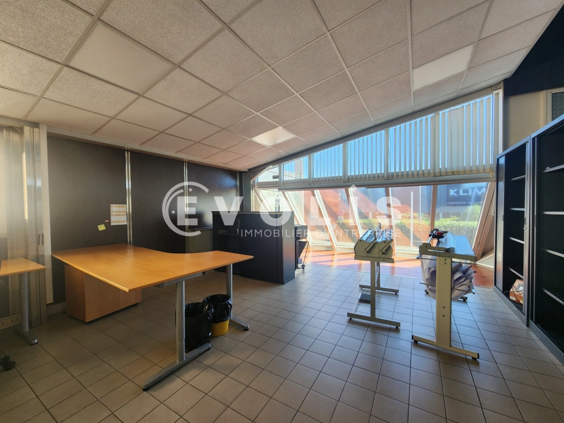 Photo 13 – location Entrepôts / activités	VAULX EN VELIN (69120)