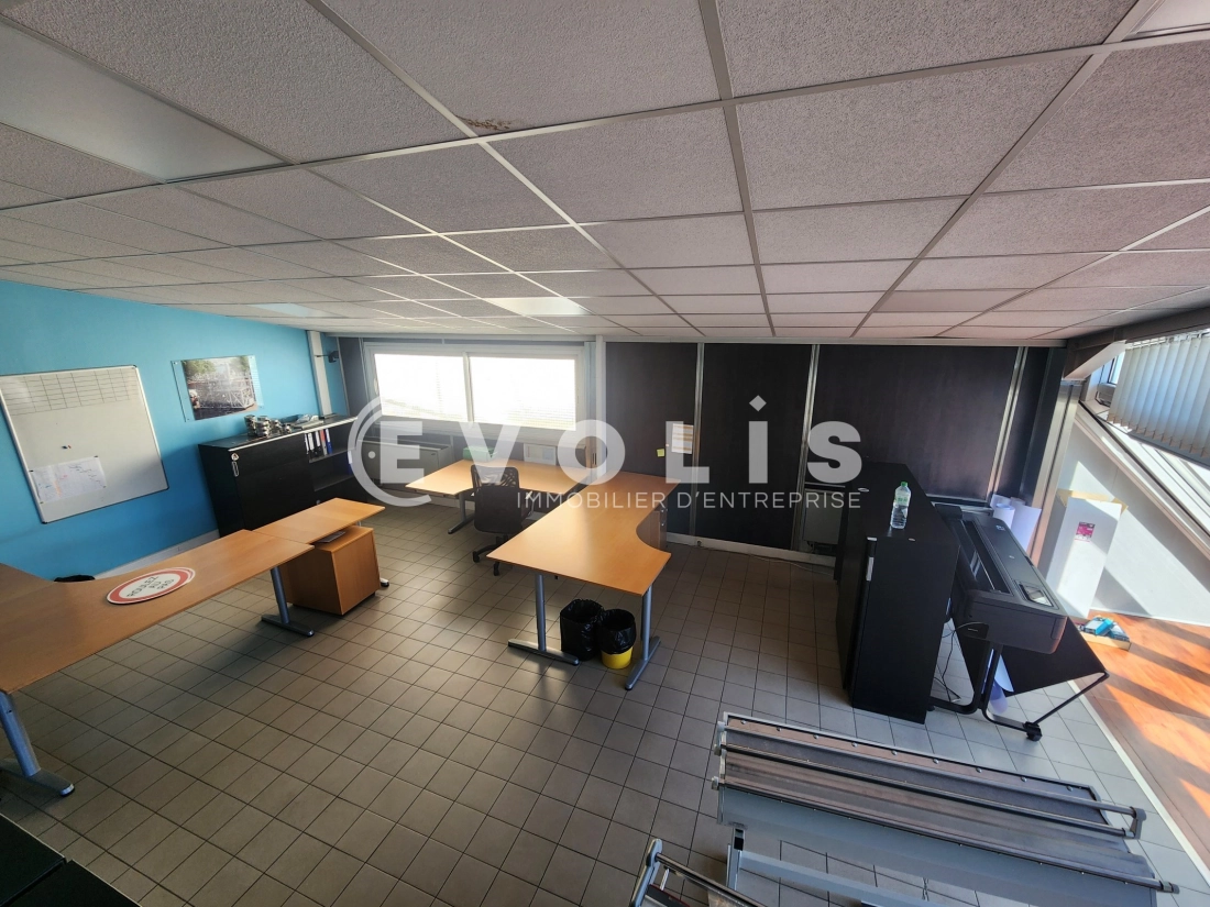 Photo 11 – location Entrepôts / activités	VAULX EN VELIN (69120)