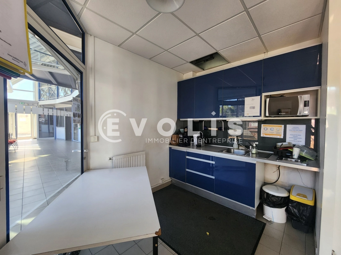 Photo 9 – location Entrepôts / activités	VAULX EN VELIN (69120)