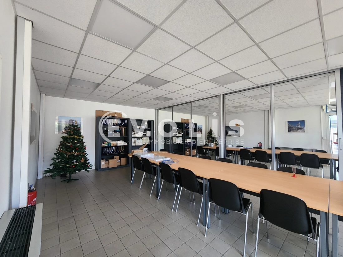 Photo 8 – location Entrepôts / activités	VAULX EN VELIN (69120)