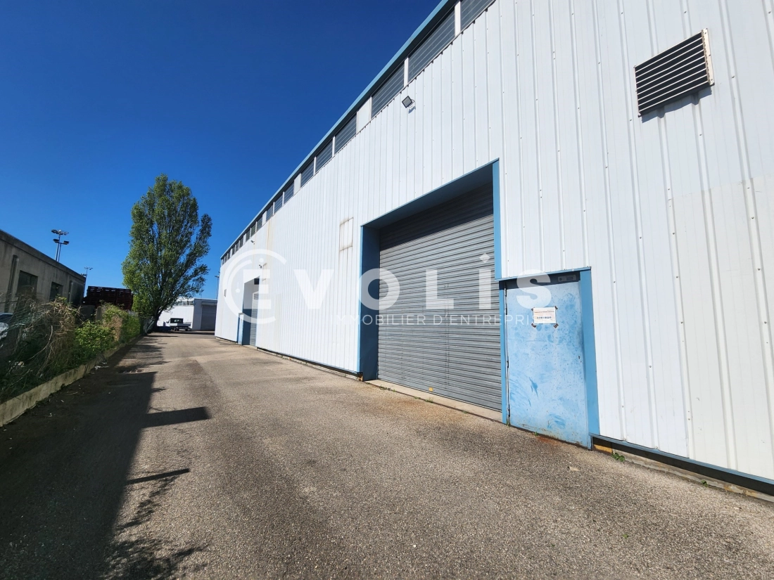 Photo 2 – location Entrepôts / activités	VAULX EN VELIN (69120)
