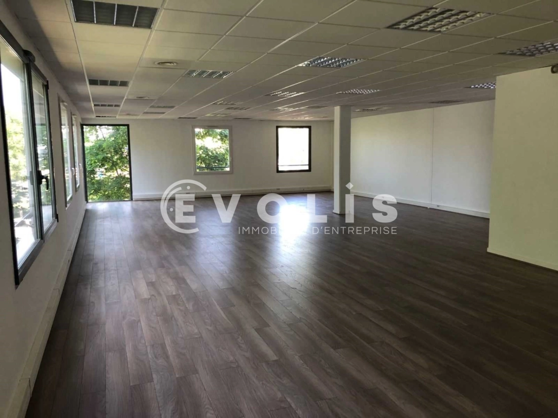 Photo 1 – location bureaux	MONTEVRAIN (77144)