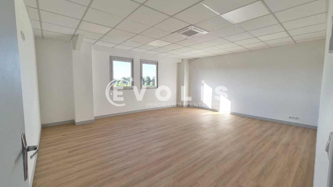 Photo 7 – location Entrepôts / activités	CHANTELOUP EN BRIE (77600)