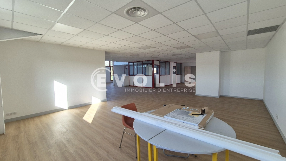Photo 8 – location Entrepôts / activités	CHANTELOUP EN BRIE (77600)