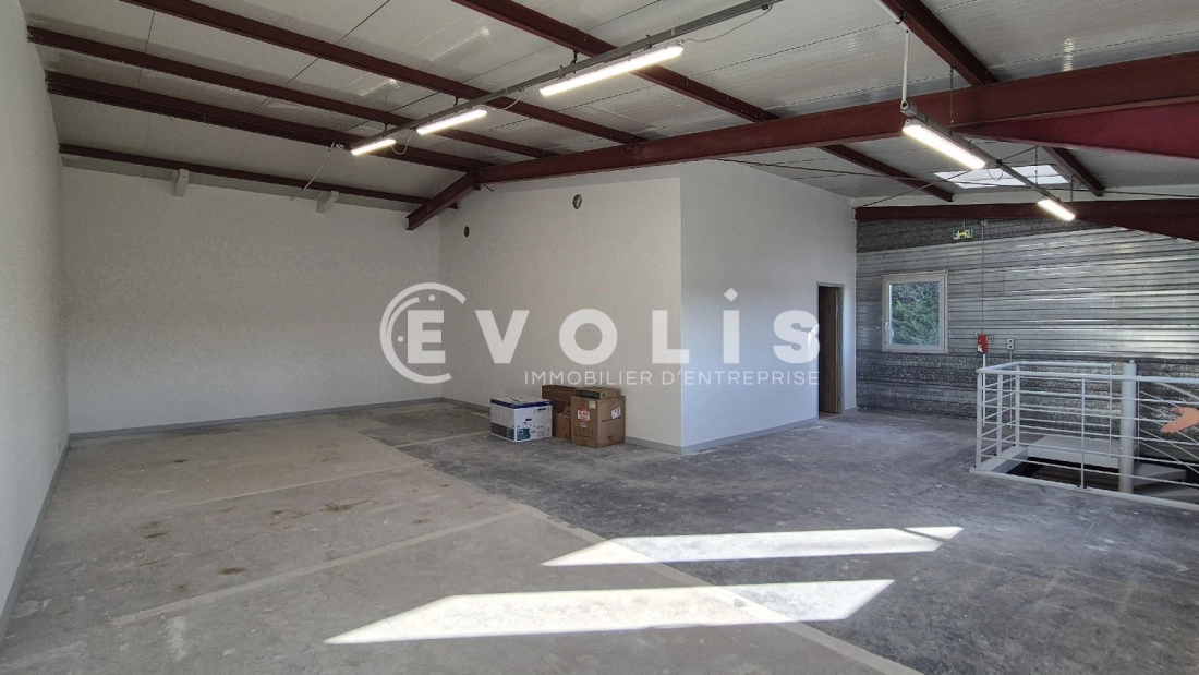 Photo 3 – location Entrepôts / activités	CHANTELOUP EN BRIE (77600)