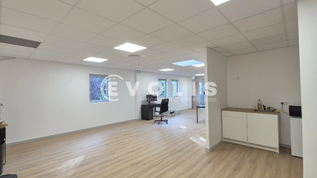 Photo 12 – location Entrepôts / activités	CHANTELOUP EN BRIE (77600)