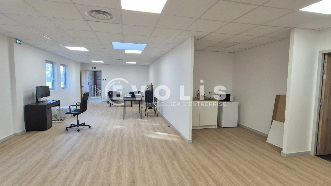 Photo 13 – location Entrepôts / activités	CHANTELOUP EN BRIE (77600)