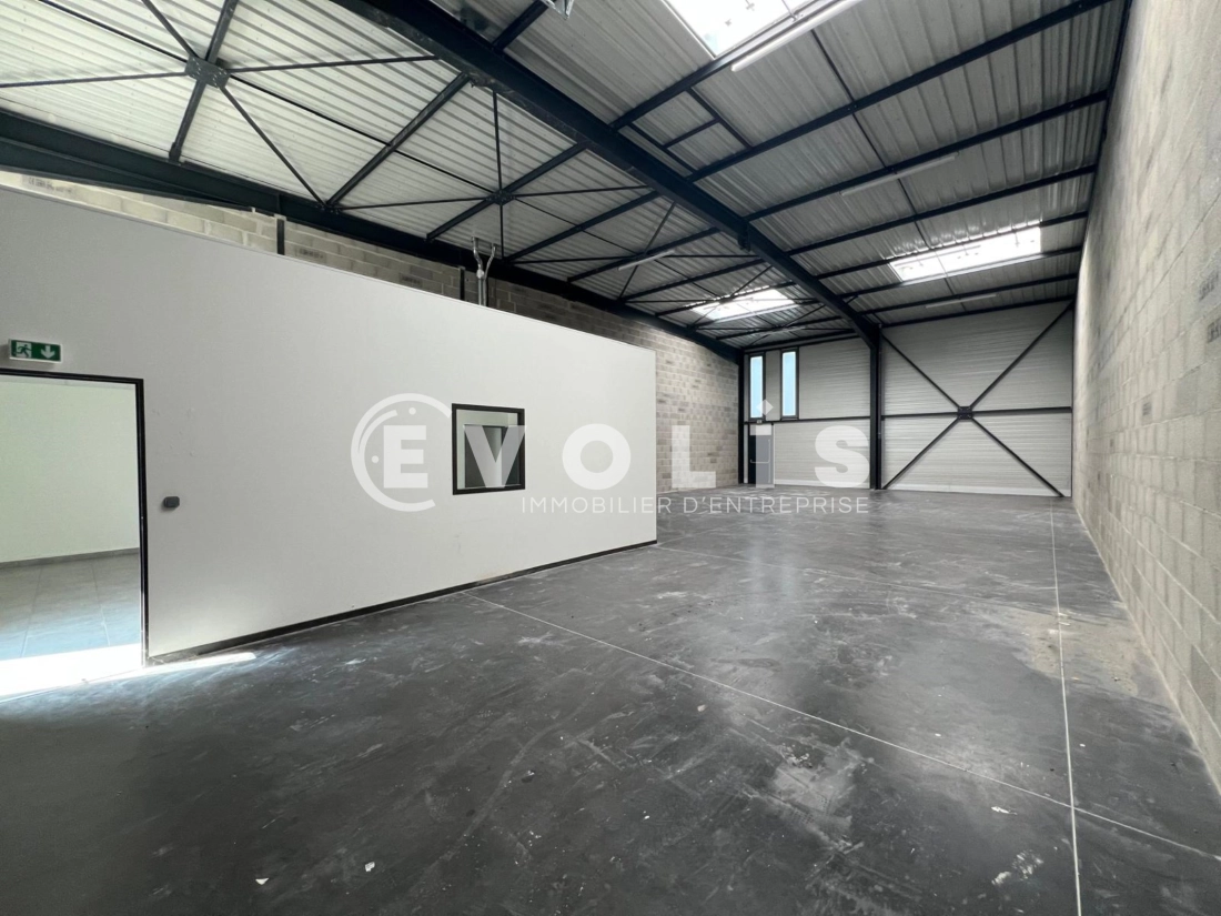 Photo 1 – location Entrepôts / activités	CORBAS (69960)