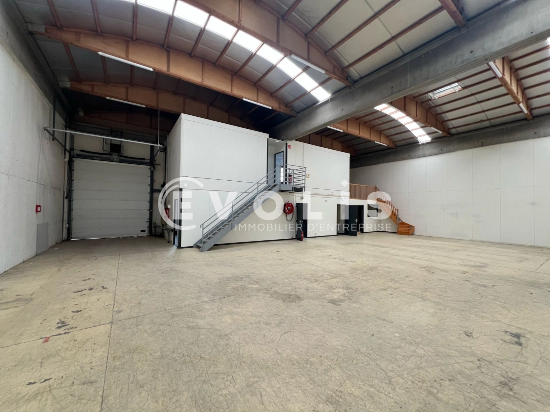 Photo 5 – location Entrepôts / activités	DARDILLY (69570)