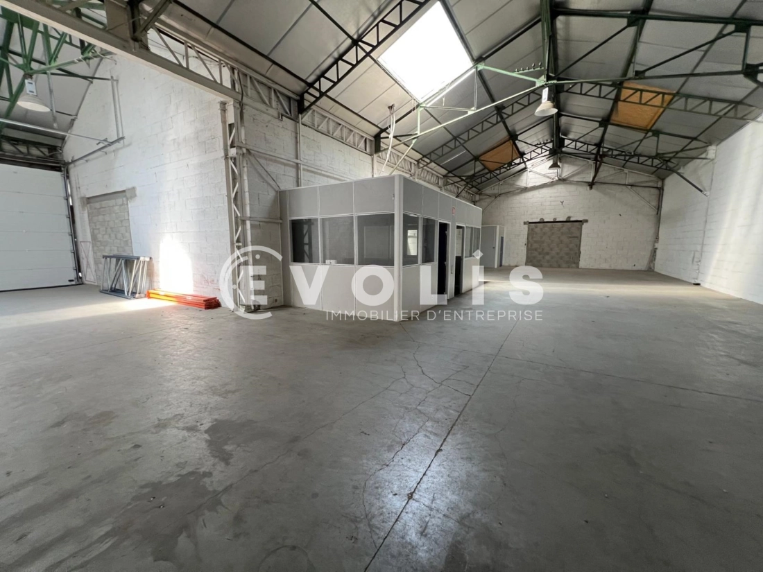 Photo 1 – location Entrepôts / activités	VENISSIEUX (69200)