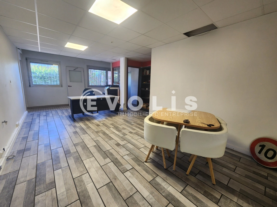 Photo 5 – location Entrepôts / activités	VAULX EN VELIN (69120)