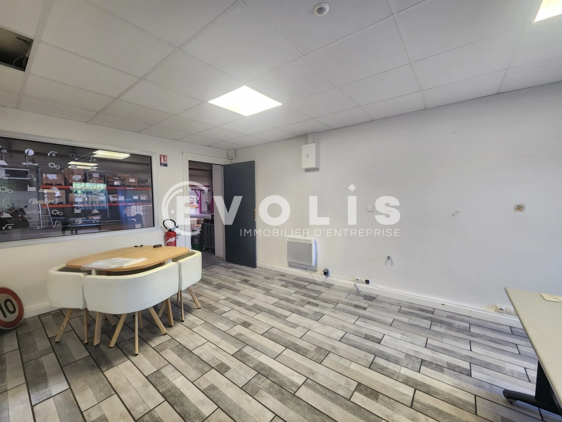 Photo 15 – location Entrepôts / activités	VAULX EN VELIN (69120)