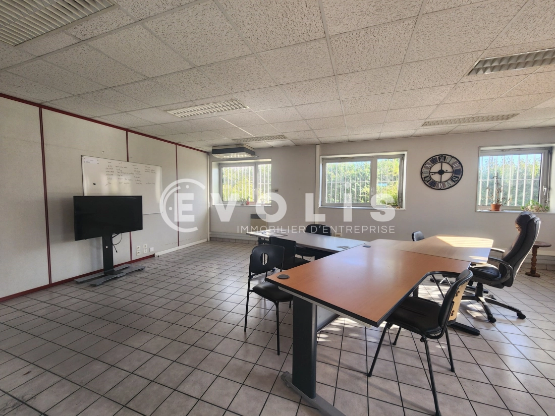 Photo 4 – location Entrepôts / activités	VAULX EN VELIN (69120)