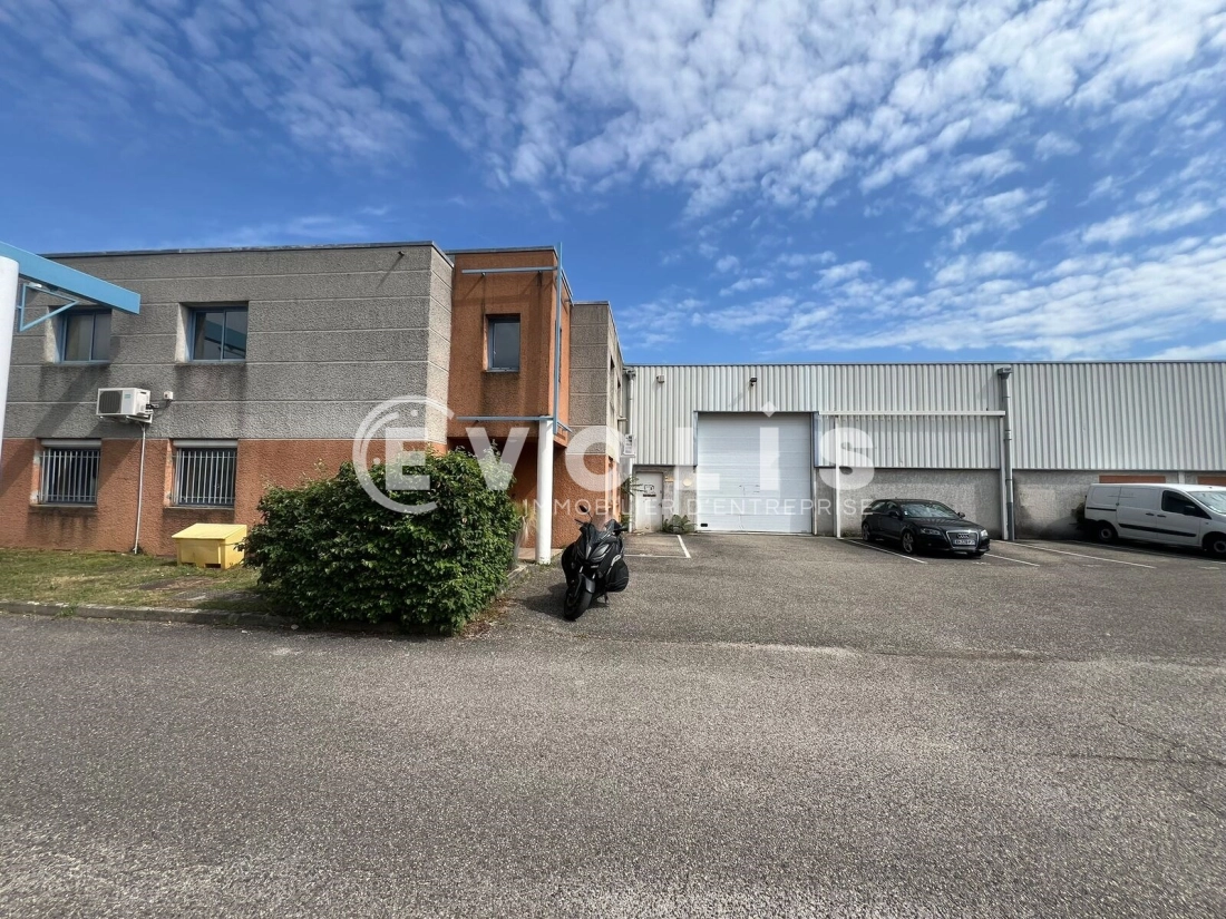 Photo 2 – location Entrepôts / activités	CHASSIEU (69680)