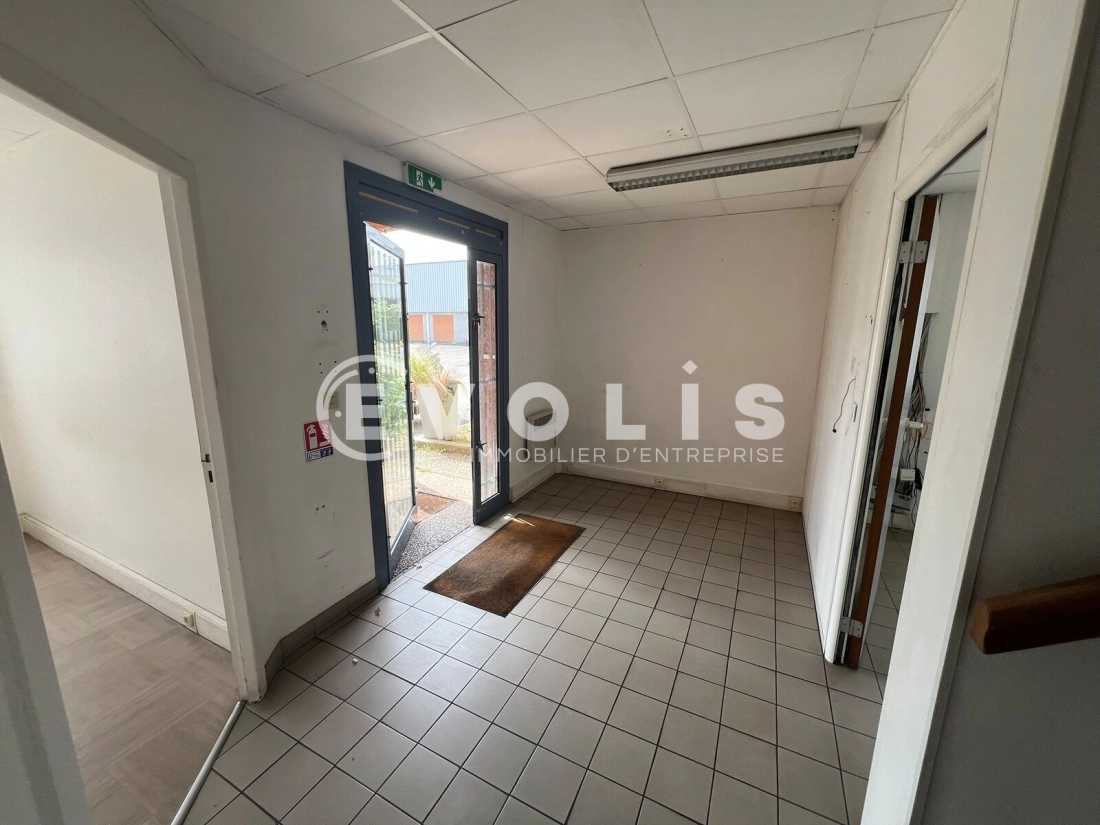 Photo 9 – location Entrepôts / activités	CHASSIEU (69680)