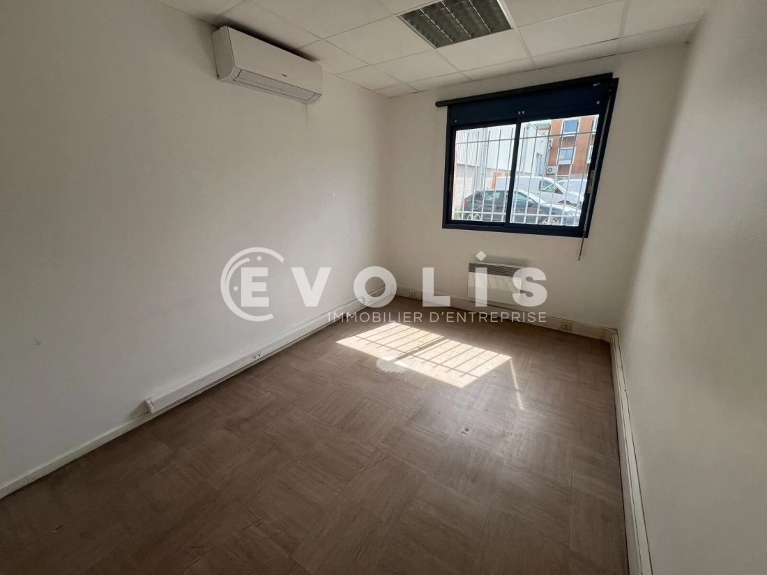 Photo 10 – location Entrepôts / activités	CHASSIEU (69680)