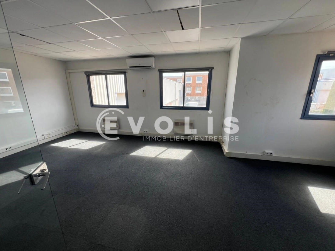Photo 11 – location Entrepôts / activités	CHASSIEU (69680)