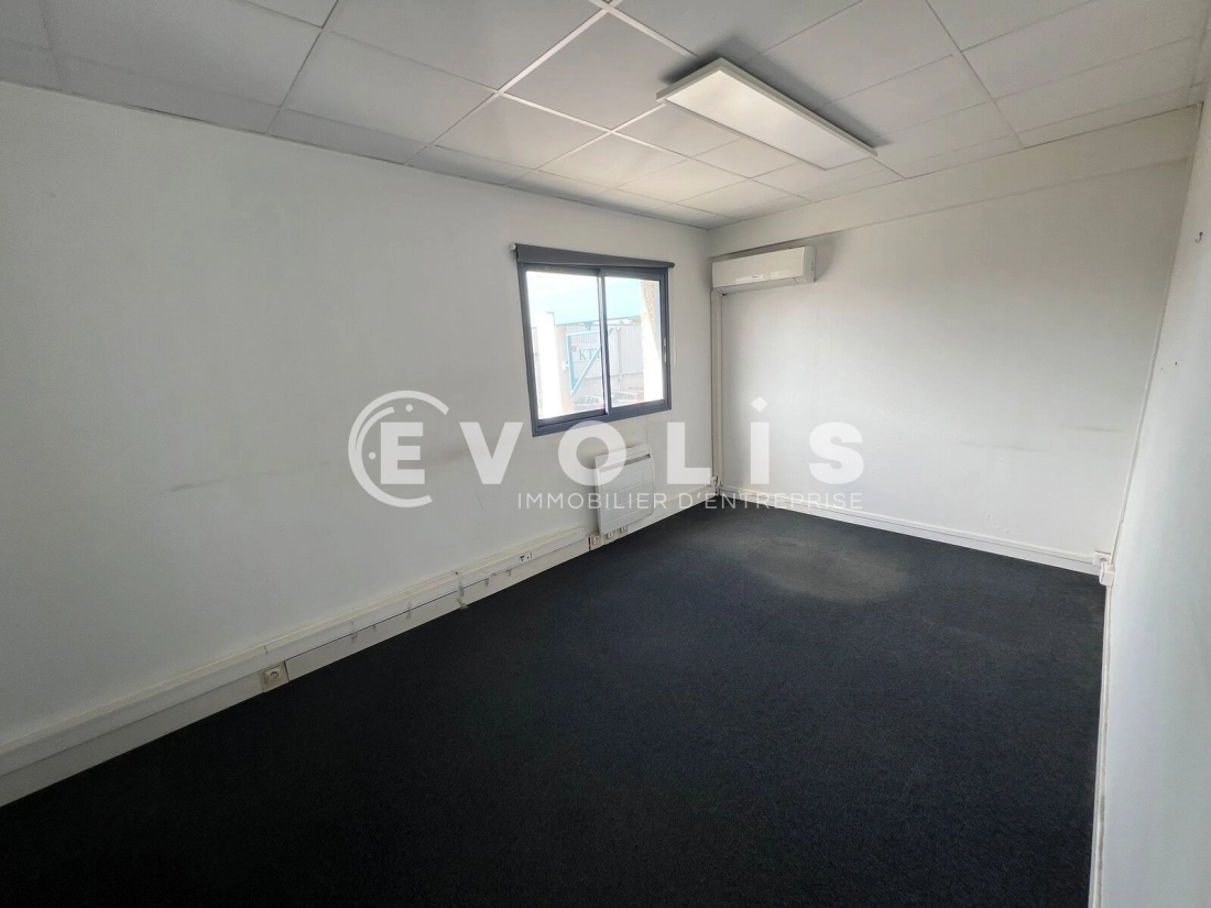 Photo 12 – location Entrepôts / activités	CHASSIEU (69680)