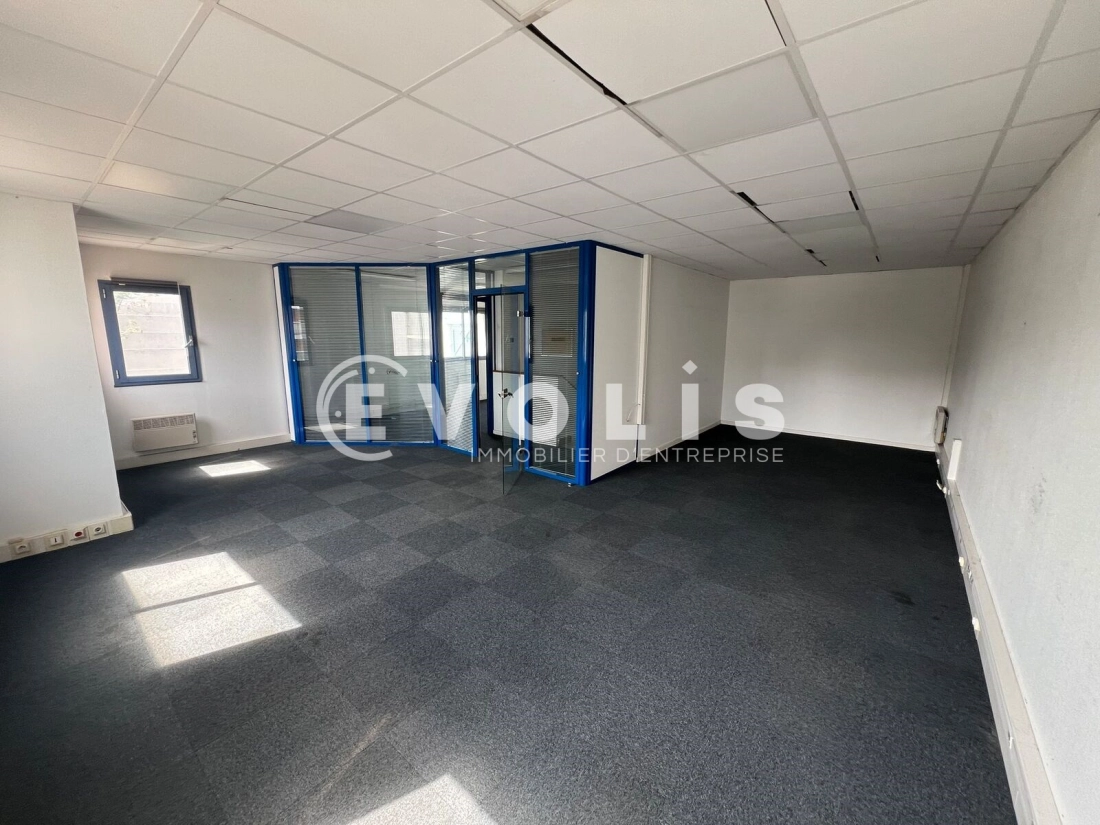 Photo 13 – location Entrepôts / activités	CHASSIEU (69680)