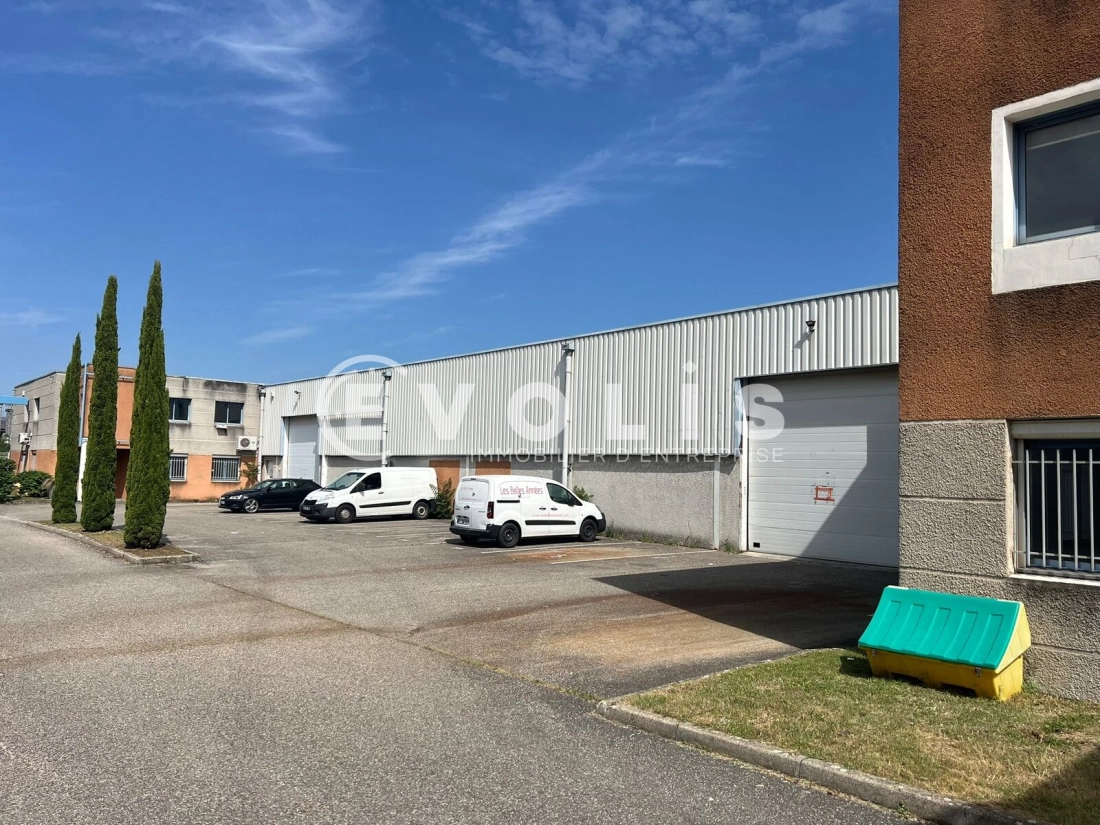 Photo 3 – location Entrepôts / activités	CHASSIEU (69680)