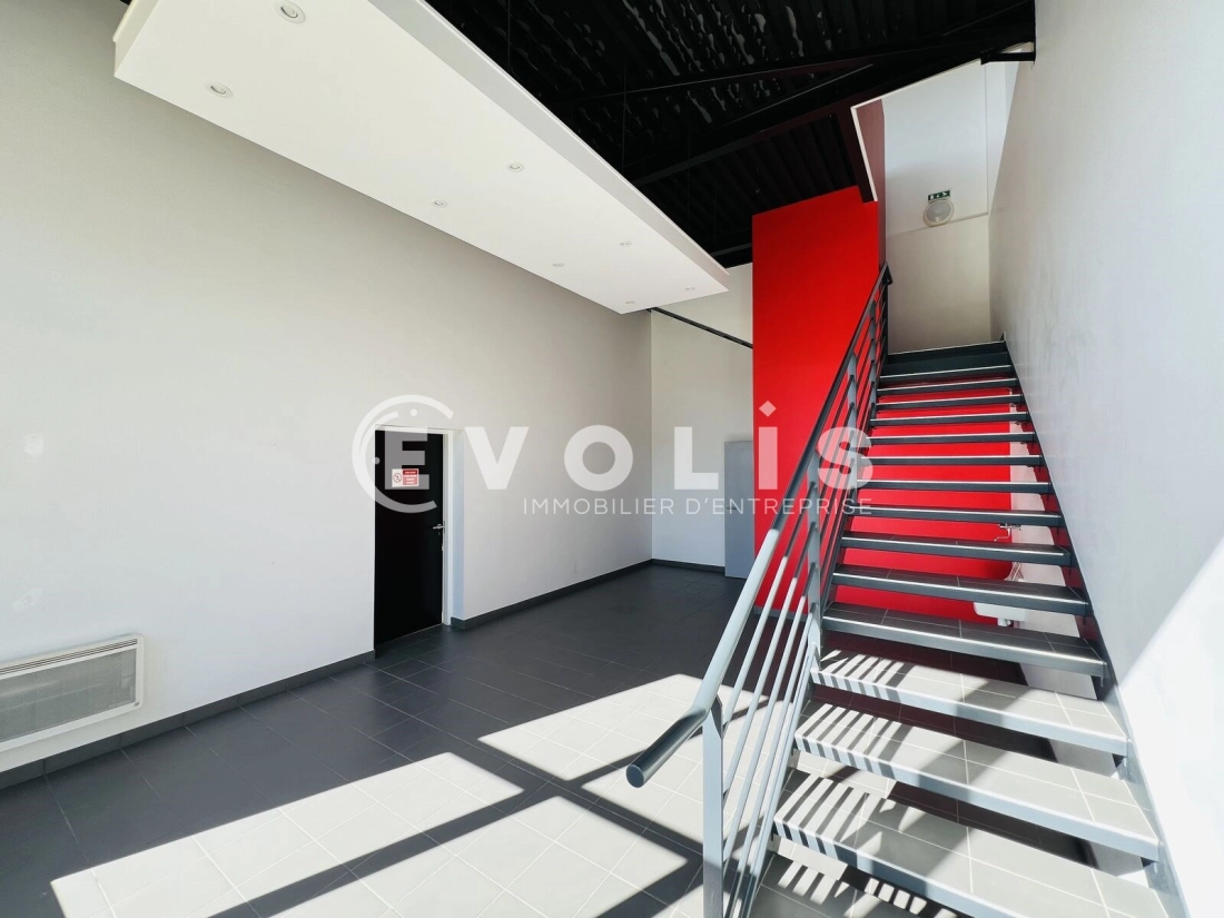 Photo 2 – location Entrepôts / activités	SAINT PIERRE DU PERRAY (91280)