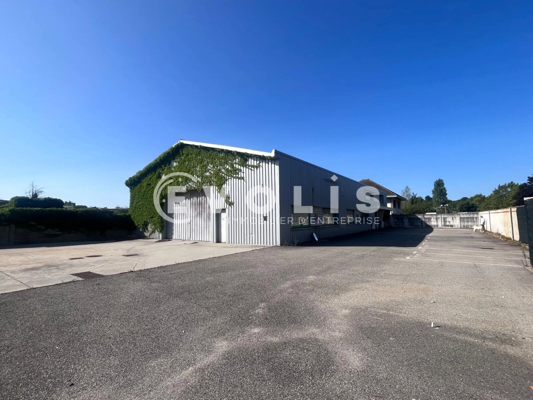 Photo 1 – vente Entrepôts / activités	SAINT LAURENT DE MURE (69720)