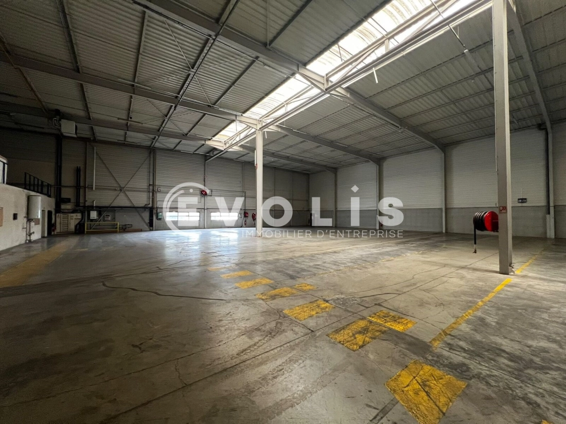 Photo 3 – location Entrepôts / activités	SAINT PRIEST (69800)