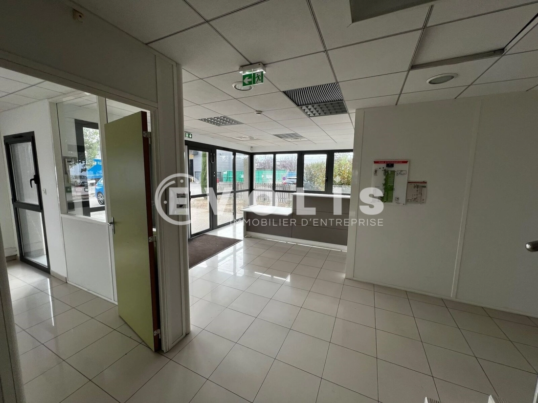 Photo 8 – location Entrepôts / activités	SAINT PRIEST (69800)