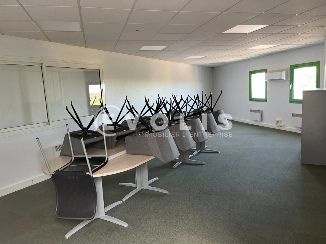 Photo 11 – location Entrepôts / activités	JASSANS RIOTTIER (01480)