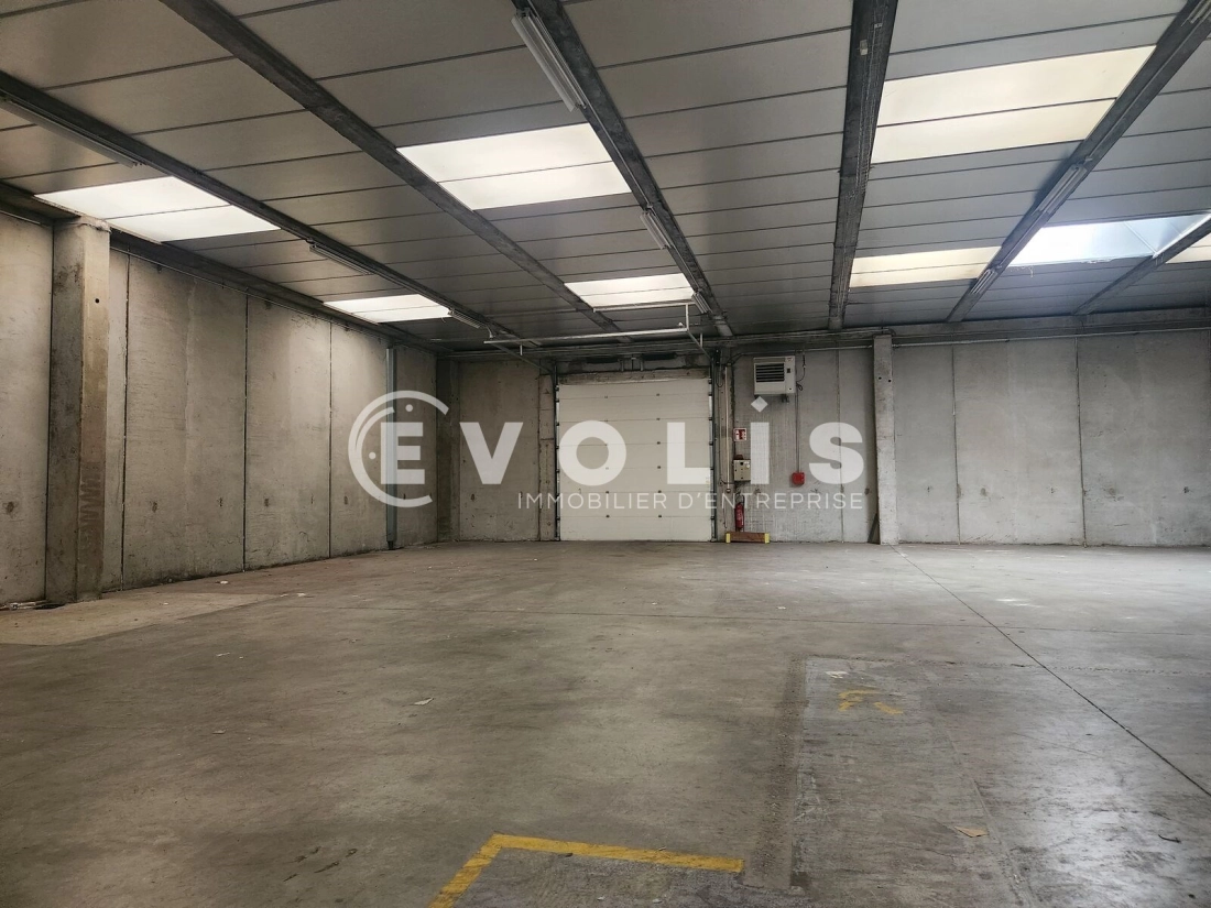 Photo 3 – location Entrepôts / activités	CHAPONNAY (69970)