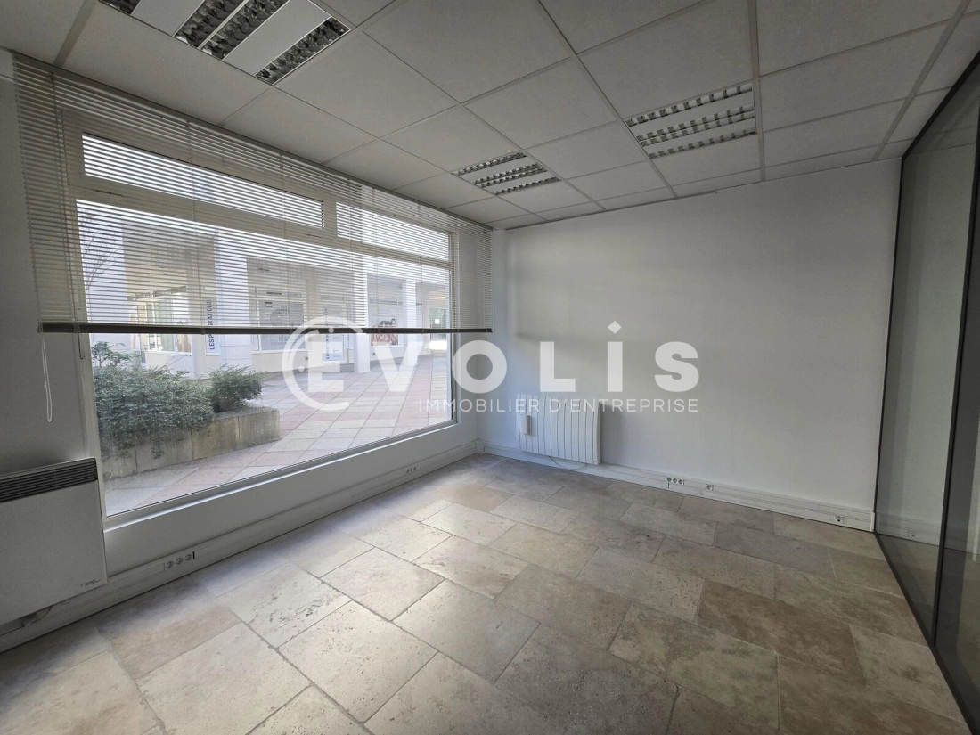 Photo 3 – location bureaux	VERRIERES LE BUISSON (91370)