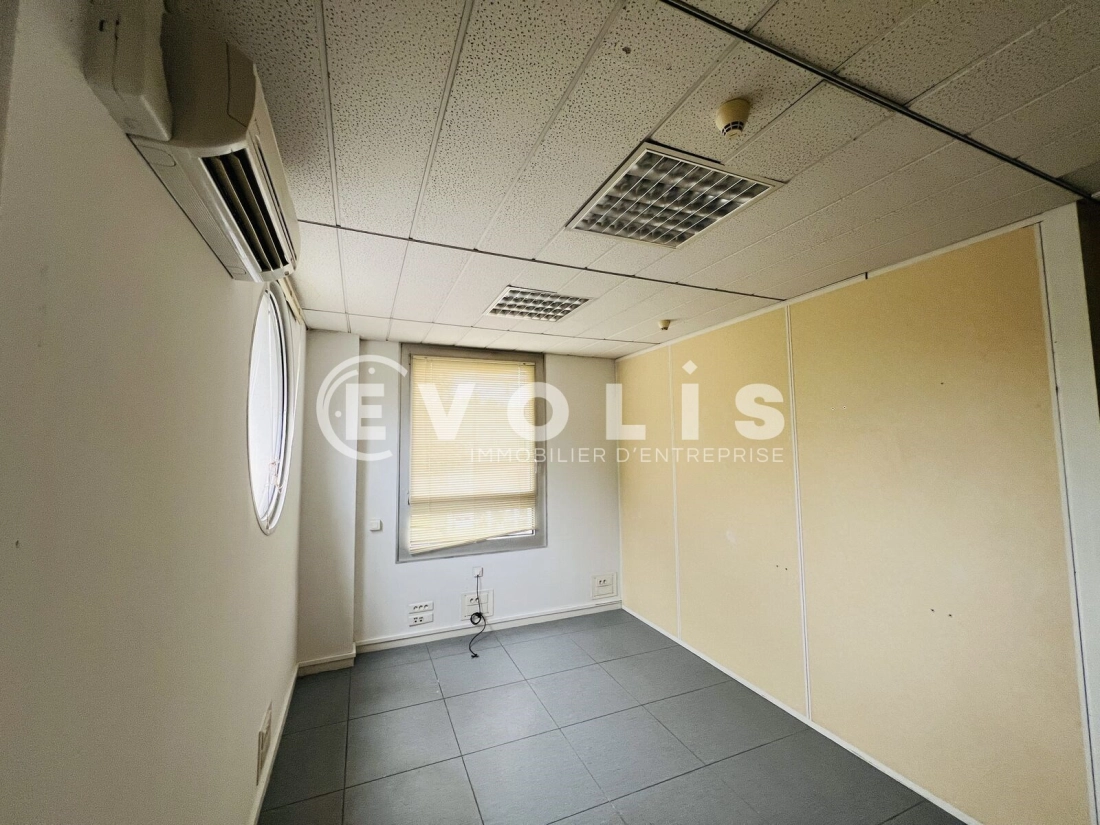 Photo 4 – location Entrepôts / activités	EMERAINVILLE (77184)