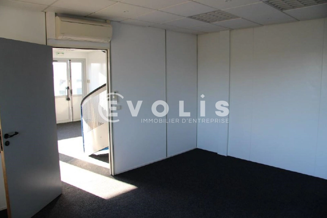 Photo 8 – location Entrepôts / activités	MARCOUSSIS (91460)